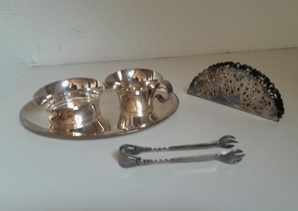 Verzilverde blad met melk, suiker kannetje, en servethouder., Ophalen of Verzenden, Zilver