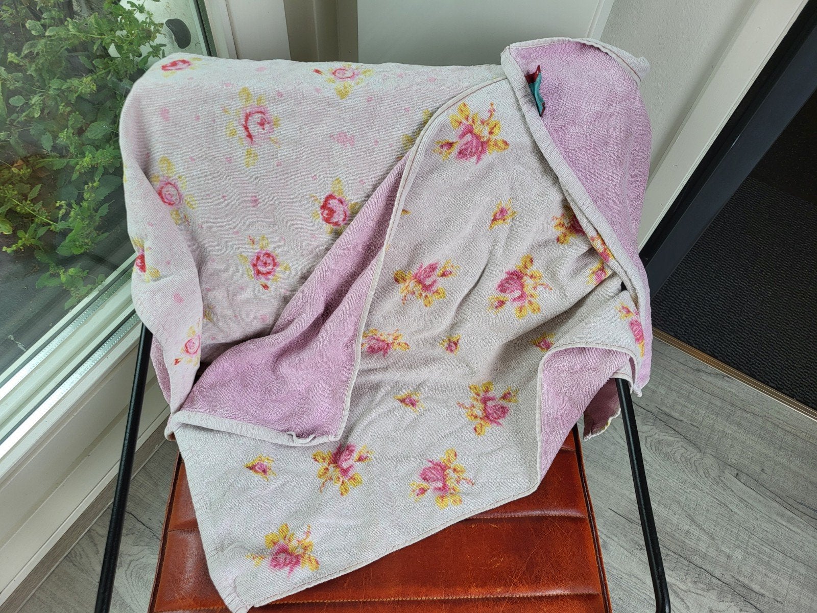 Pip studio - roze handdoeken met bloemenprint 50x100cm, Ophalen of Verzenden, Gebruikt, Roze, Handdoek