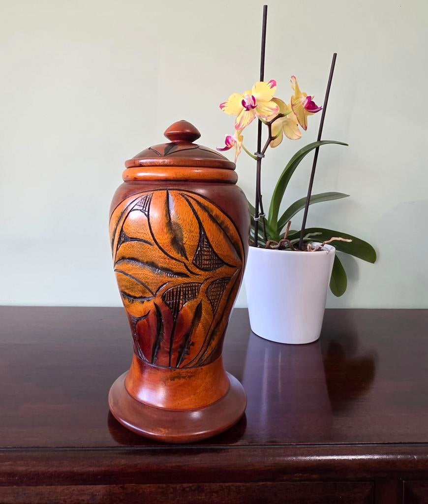 Handgesneden houten vaas / sierpot met deksel, Huis en Inrichting, Woonaccessoires | Vazen, Ophalen of Verzenden, Zo goed als nieuw