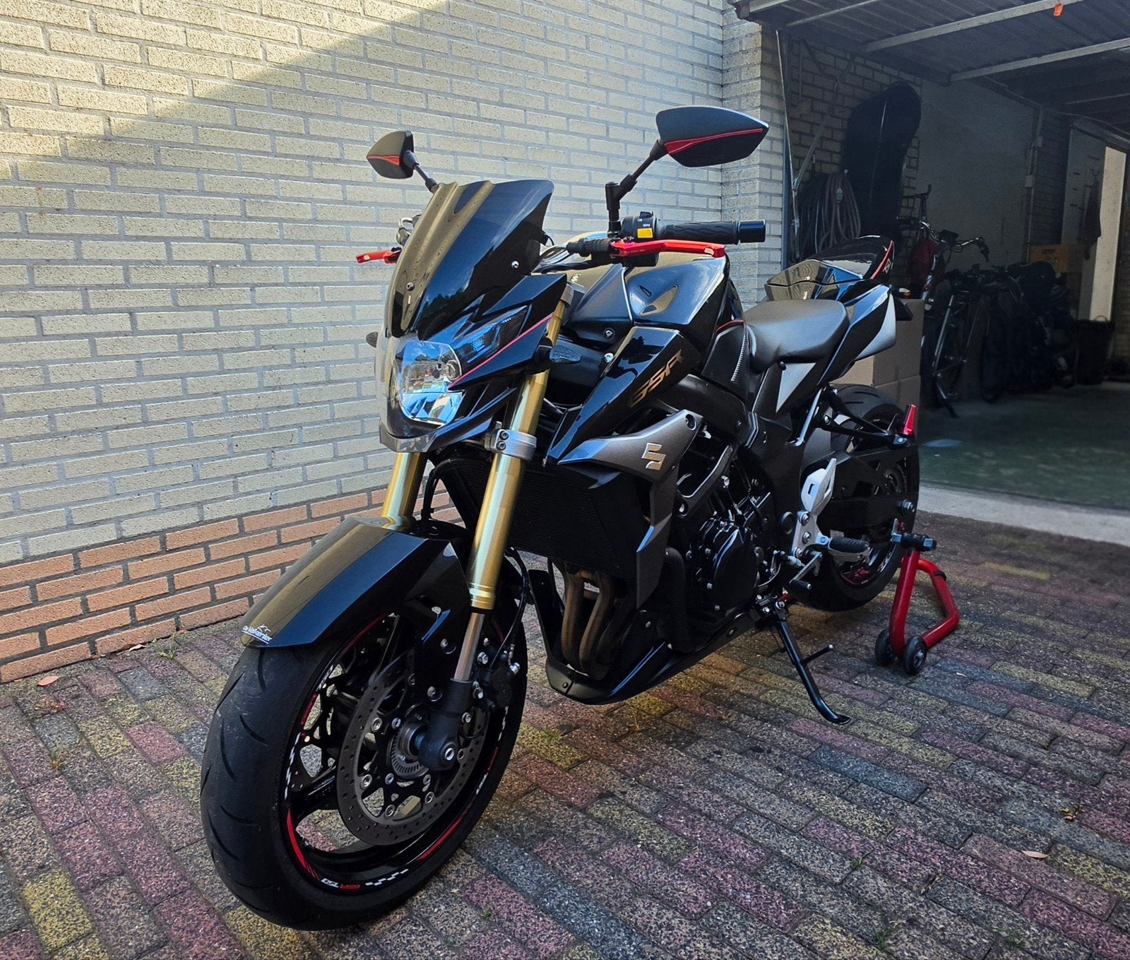 Suzuki GSR 750  - Zwart,  EXTRA'S !!!, 750 cc, 4 cilinders, Particulier, Meer dan 35 kW