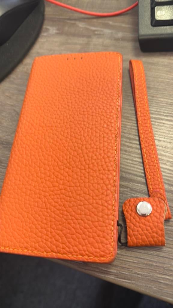 Iphone 17 pro max case echt leer oranje mooi, Ophalen of Verzenden, Zo goed als nieuw