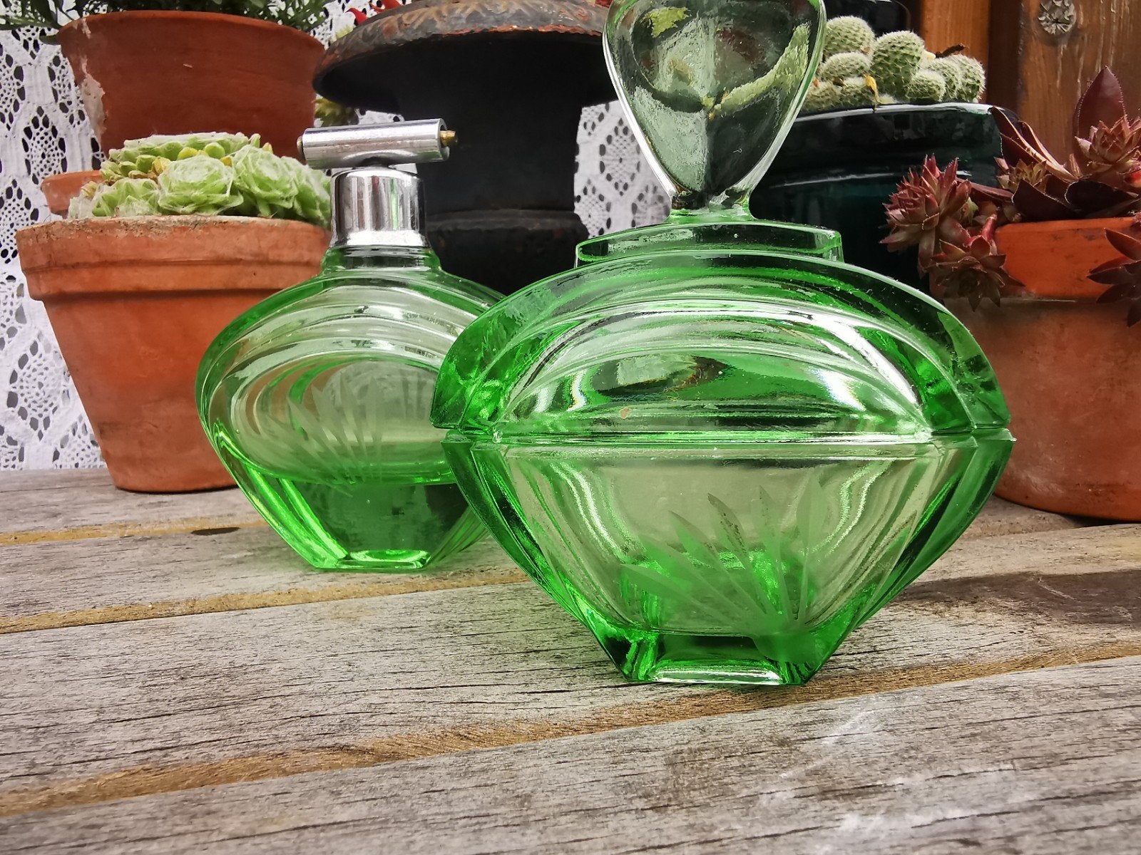 Oude parfumfles set van kristal lijkt annagroen Miekje, ., Ophalen of Verzenden, Zo goed als nieuw, .