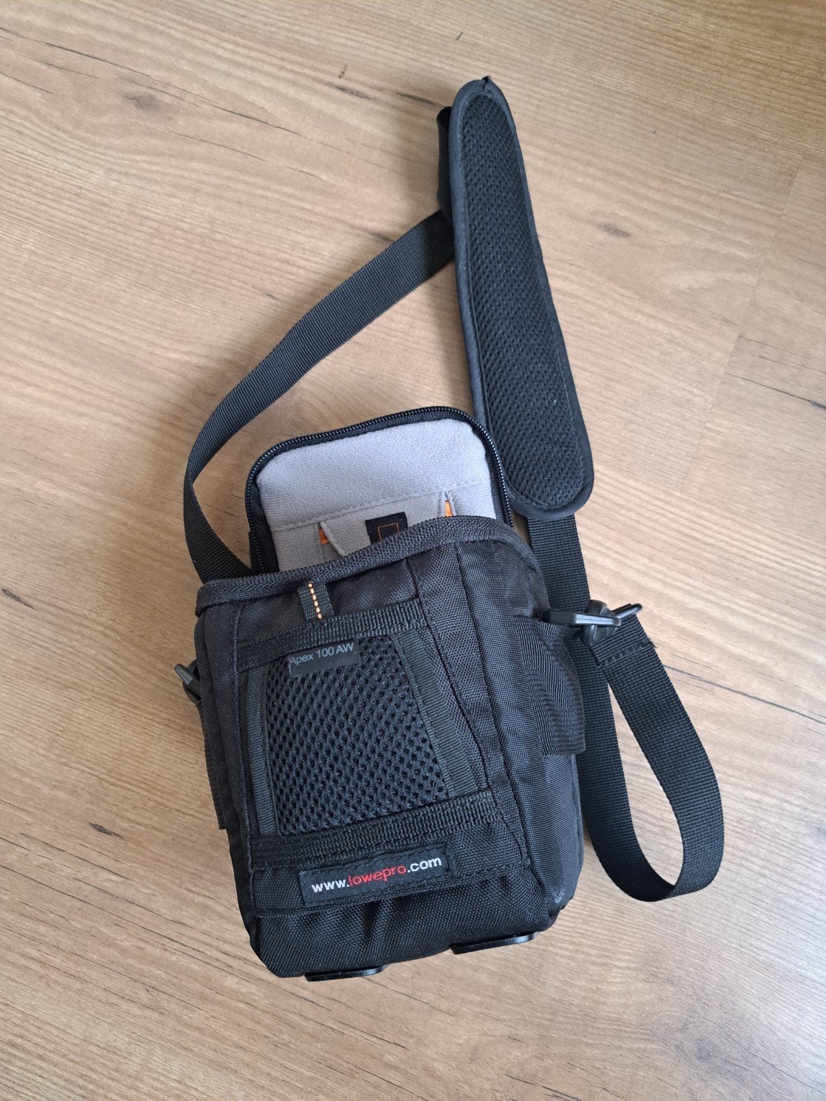 Lowepro Apex 100 AW cameratas - Compact en weerbestendig, Verzenden, Gevoerd, Zwart, Schoudertas