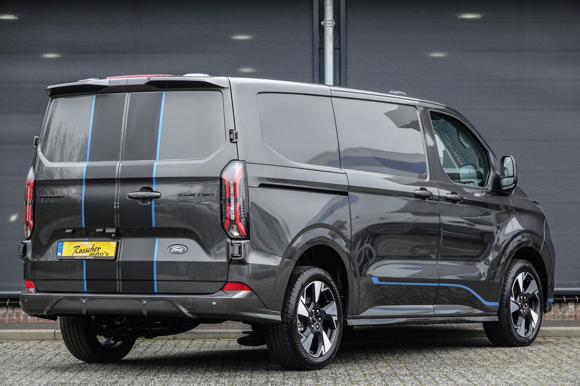 Ford Transit Custom L1H1 170Pk Aut. | Sport | 2xSchuifdeur |, Auto's, Bestelauto's, 12 maanden, Gebruikt, Zwart, 4 cilinders