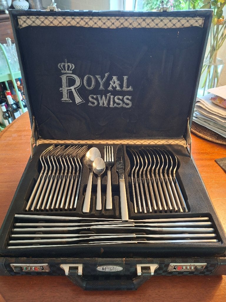 Bestek compleet royal swiss, Ophalen, Bestekset, Zo goed als nieuw, Rvs of Chroom