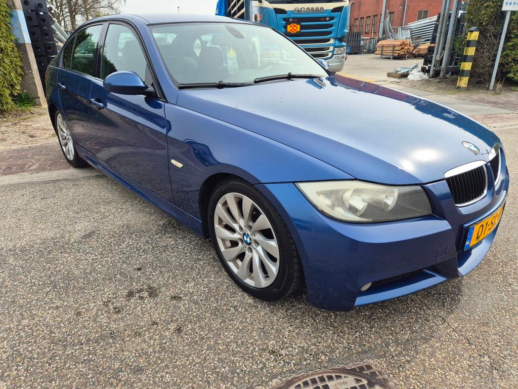 BMW 3-serie 318i High Executive m-pakket,sportinterieur, Auto's, BMW, Achterwielaandrijving, Zwart, 4 cilinders, Blauw