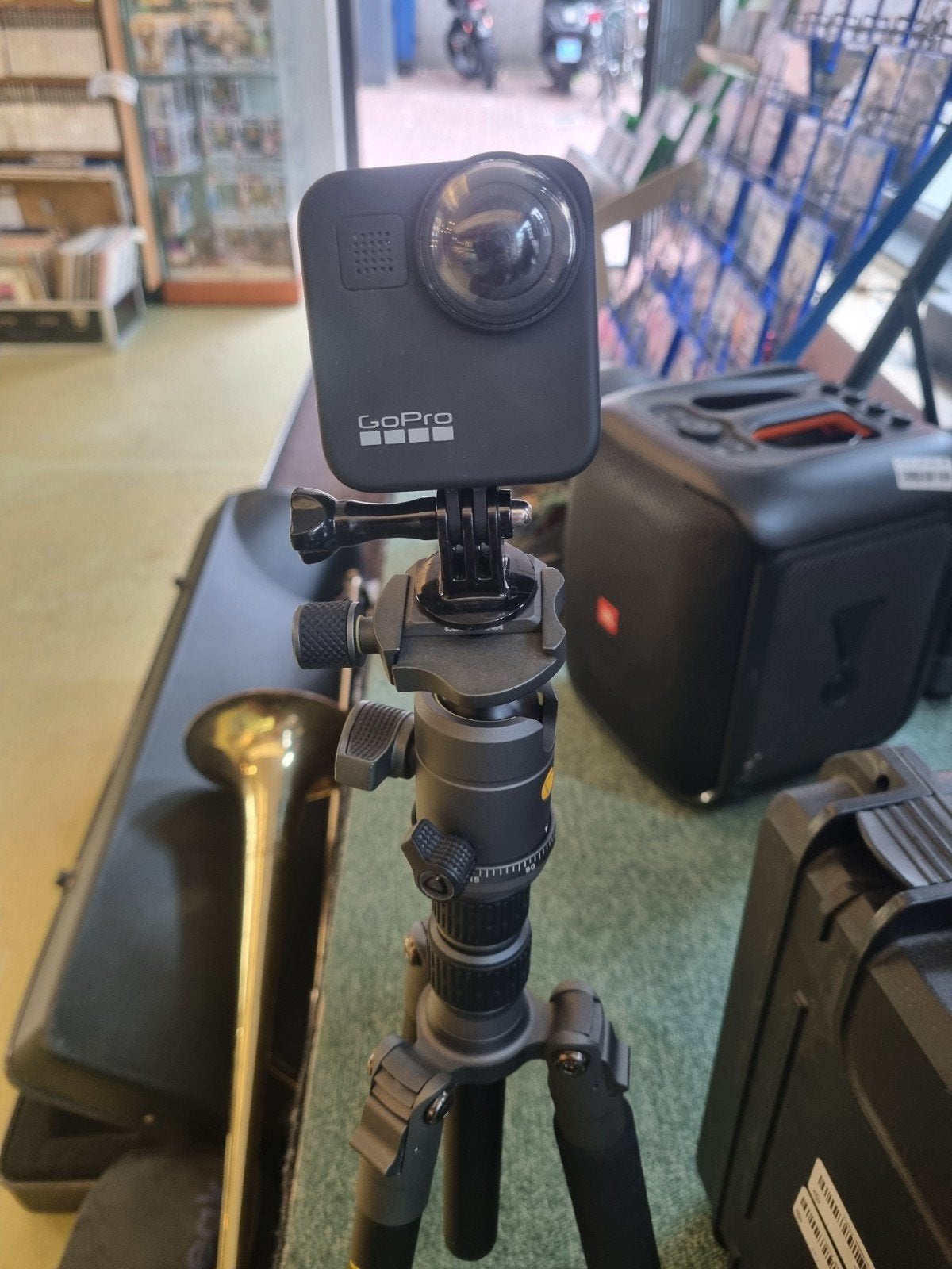 Foto 4 van GoPro Max 360 camera met statief en accessoires