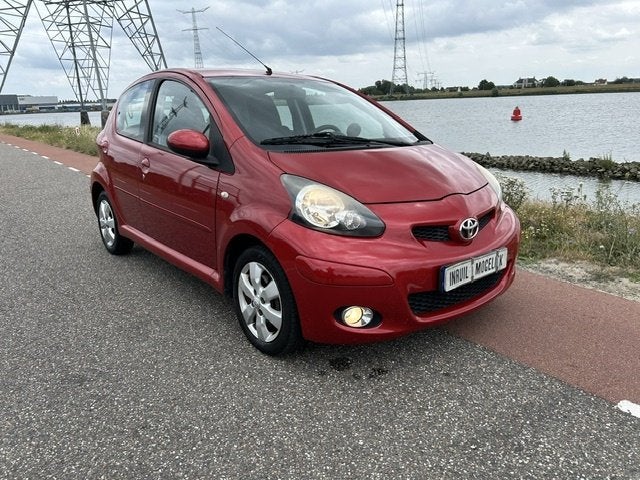 Toyota Aygo 1.0-12V 2010 116.250 km Nap nwe koppeling airco, Gebruikt, Zwart, 4 stoelen, 68 pk