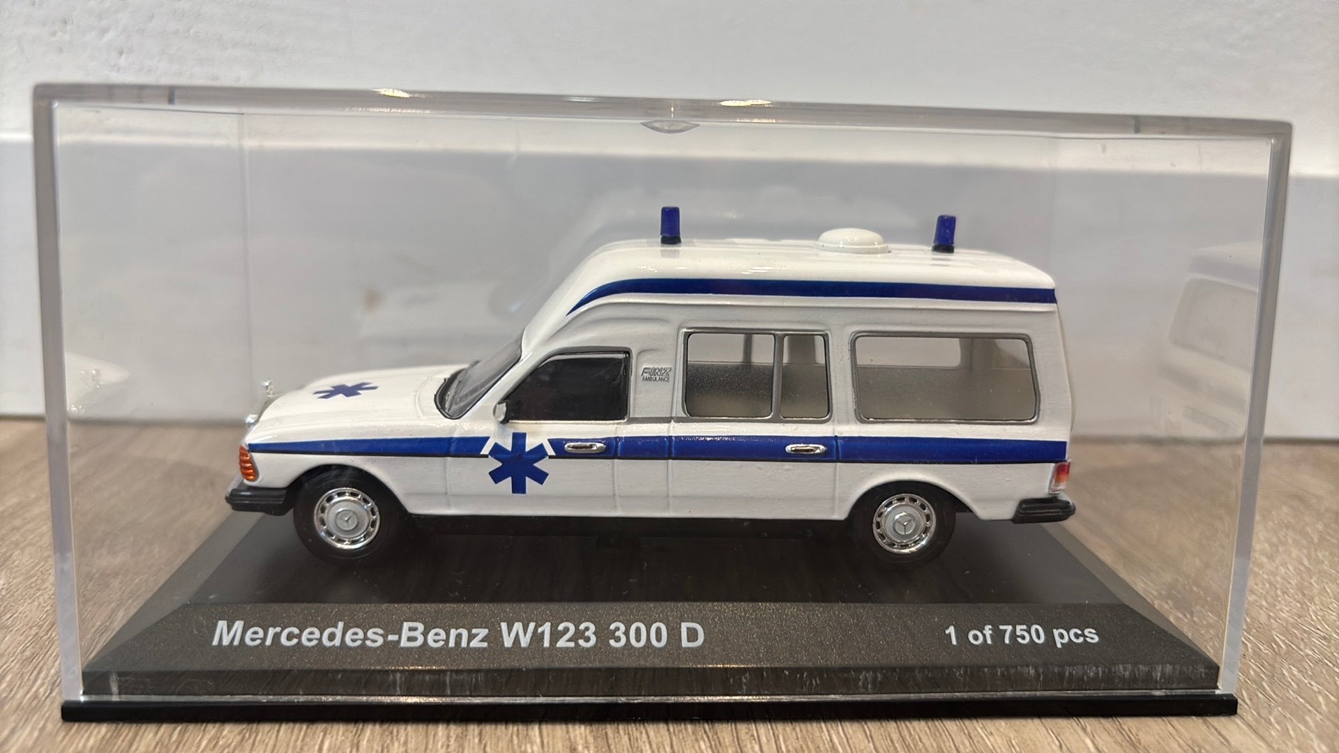Metcedes Benz w123 300d ambulance, Ophalen of Verzenden, Zo goed als nieuw, Auto, Overige merken