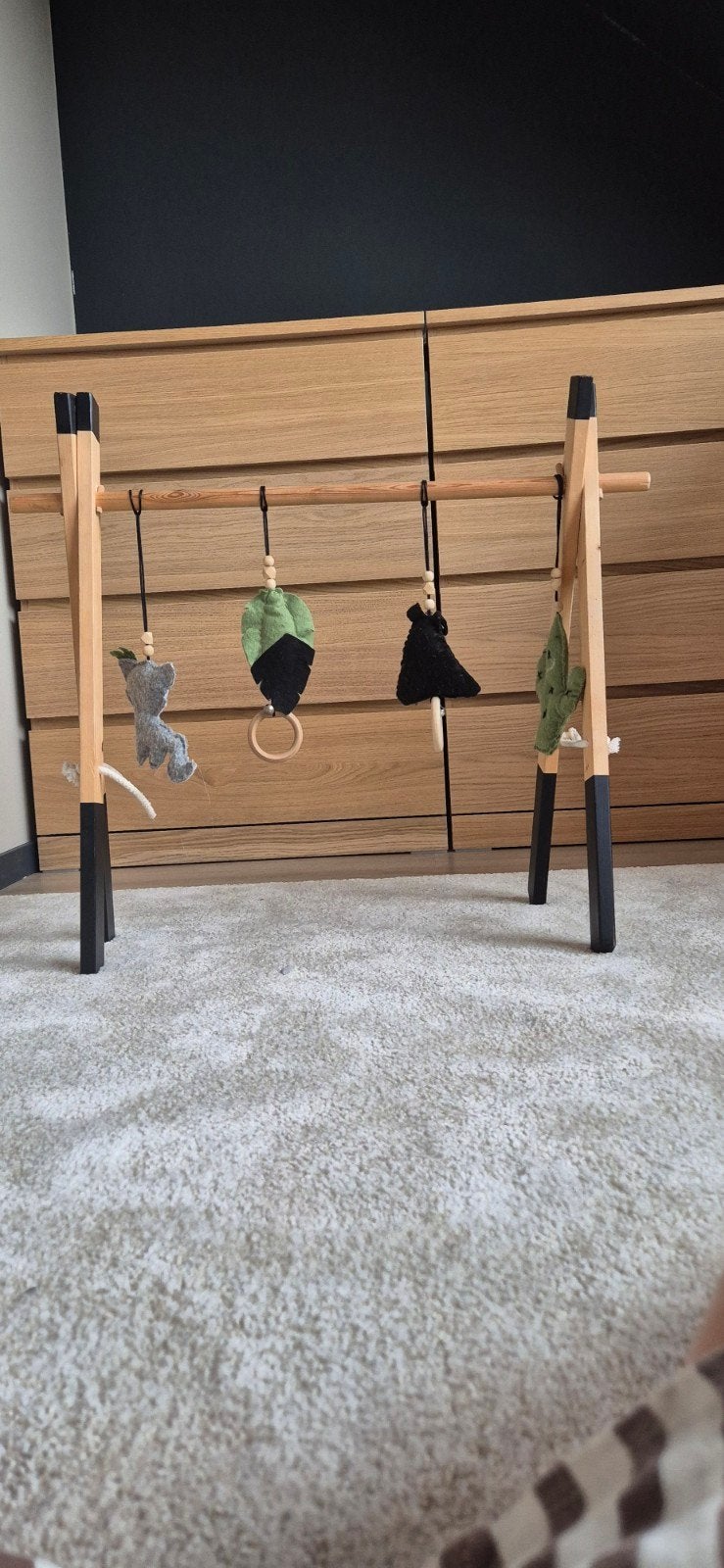 Houten babygym met vilten speeltjes, Ophalen, Gebruikt, Babygym