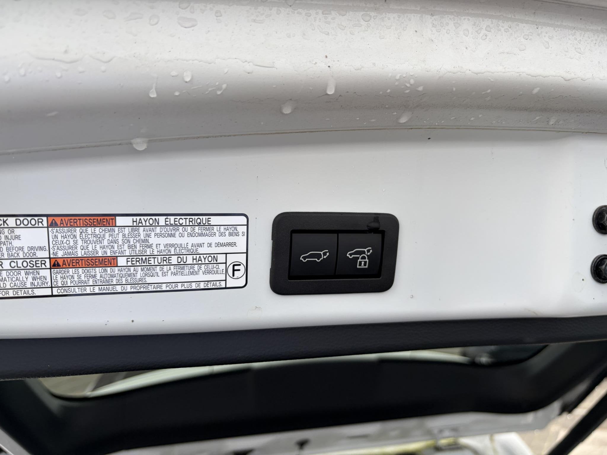 Toyota Corolla Cross Hybrid 140 Style , Premium pack, stoel, Gebruikt, 4 cilinders, Leder en Stof, Wit