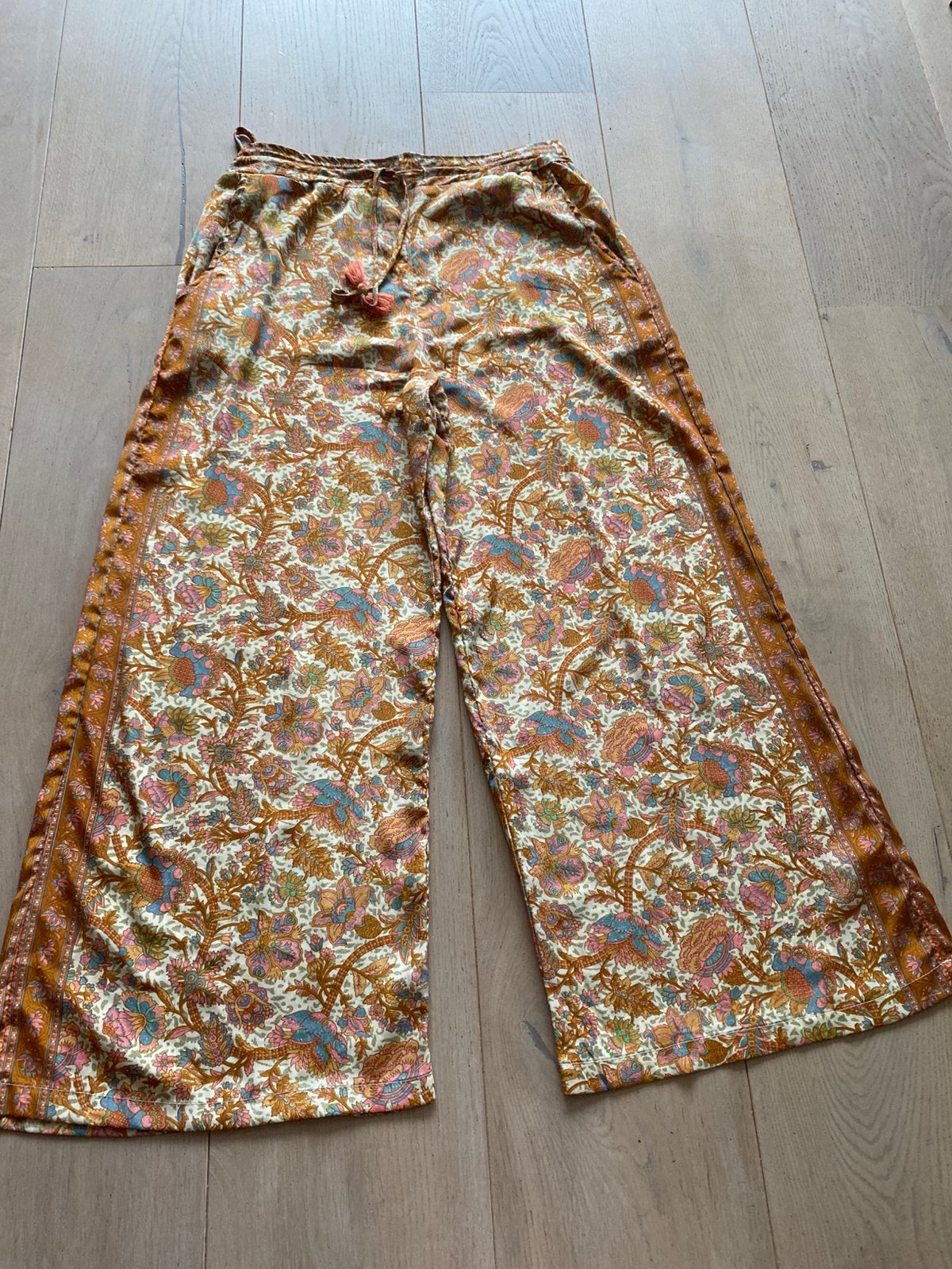 Wijde broek boho hippie ibiza nieuwstaat, Maat 38/40 (M), Geel, Ophalen of Verzenden, Zo goed als nieuw