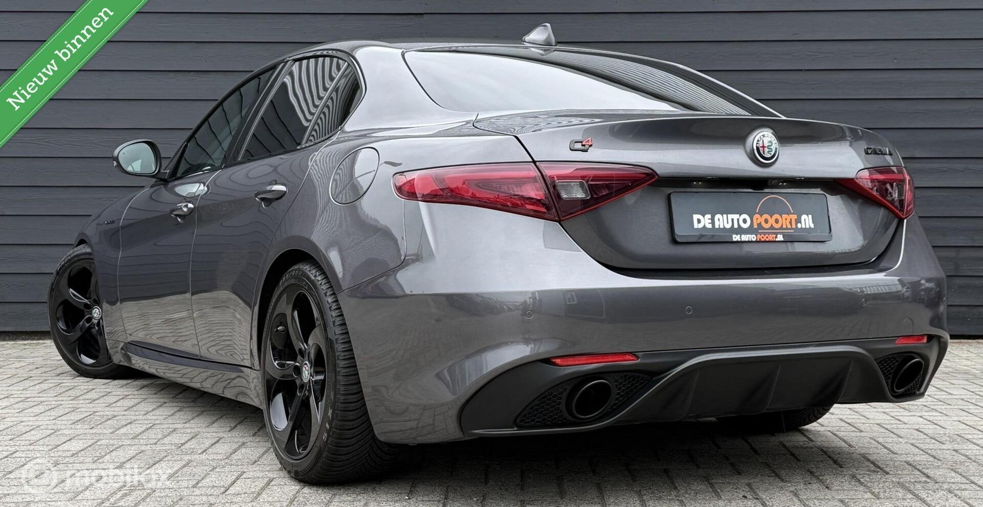 Alfa Romeo Giulia 2.0 T AWD Veloce Black/Leder/LED/Camera/Cr, 4 cilinders, Met garantie (alle), 1505 kg, Leder