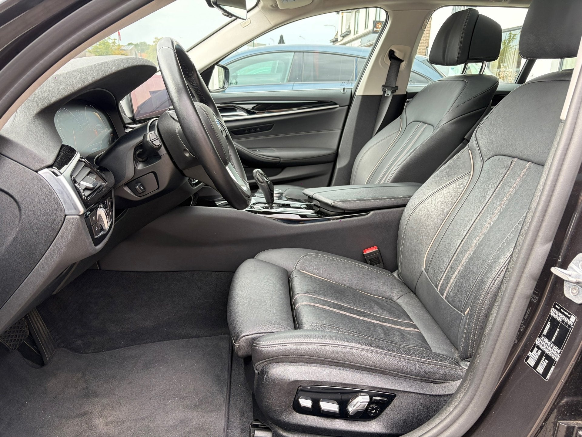 Foto 9 van BMW 5-serie Touring 520i High Executive Edition,Panoramadak,