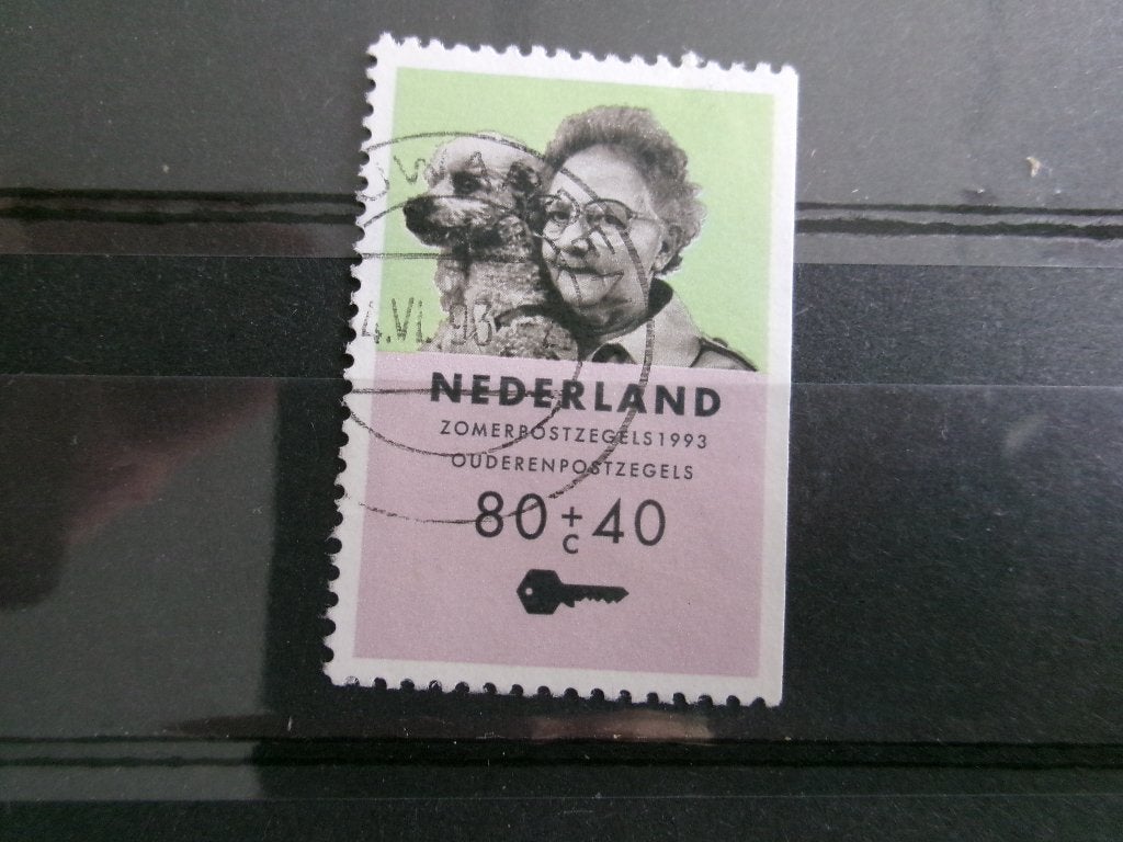 1993 - oudere met hond 1 zijde ongetand (633f), Verzenden, Gestempeld