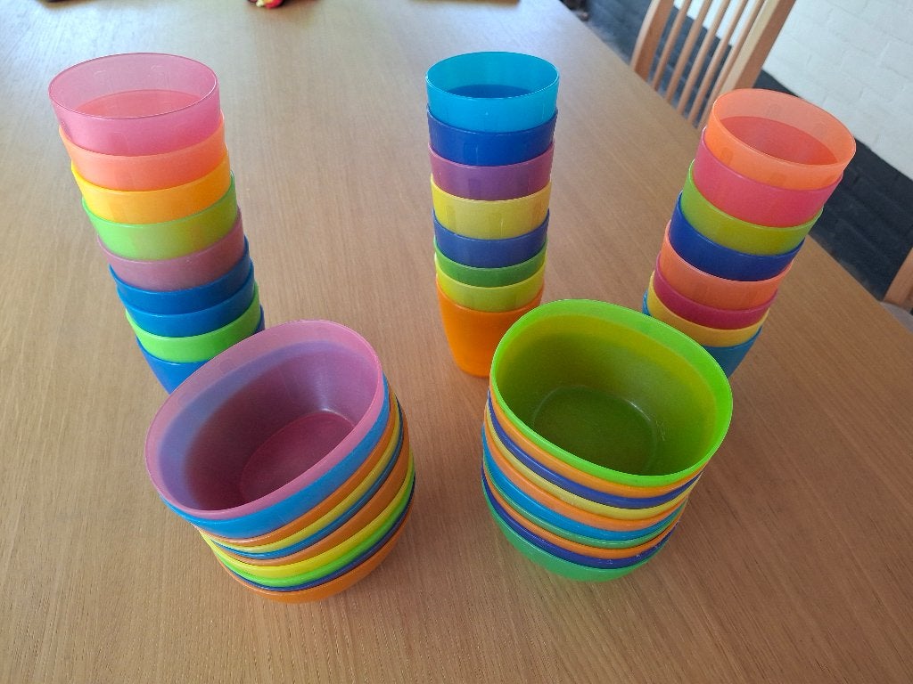 Plastic bekers en kommen in vrolijke kleuren, Ophalen, Kunststof, Gebruikt, Overige typen