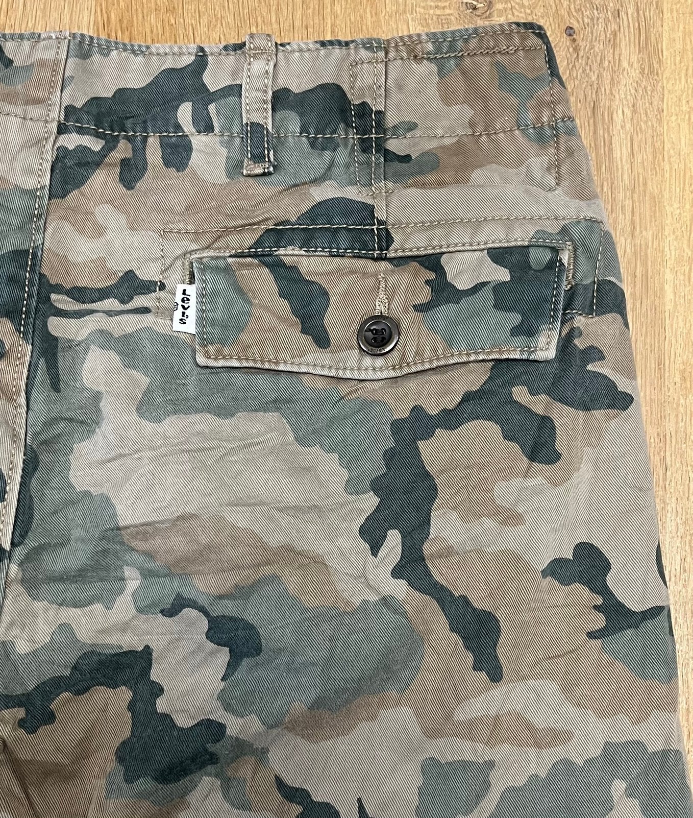 Levi’s camo camouflage chinobroek broek - Maat W30 L30, Ophalen of Verzenden, Zo goed als nieuw, Overige kleuren, W32 (confectie 46) of kleiner