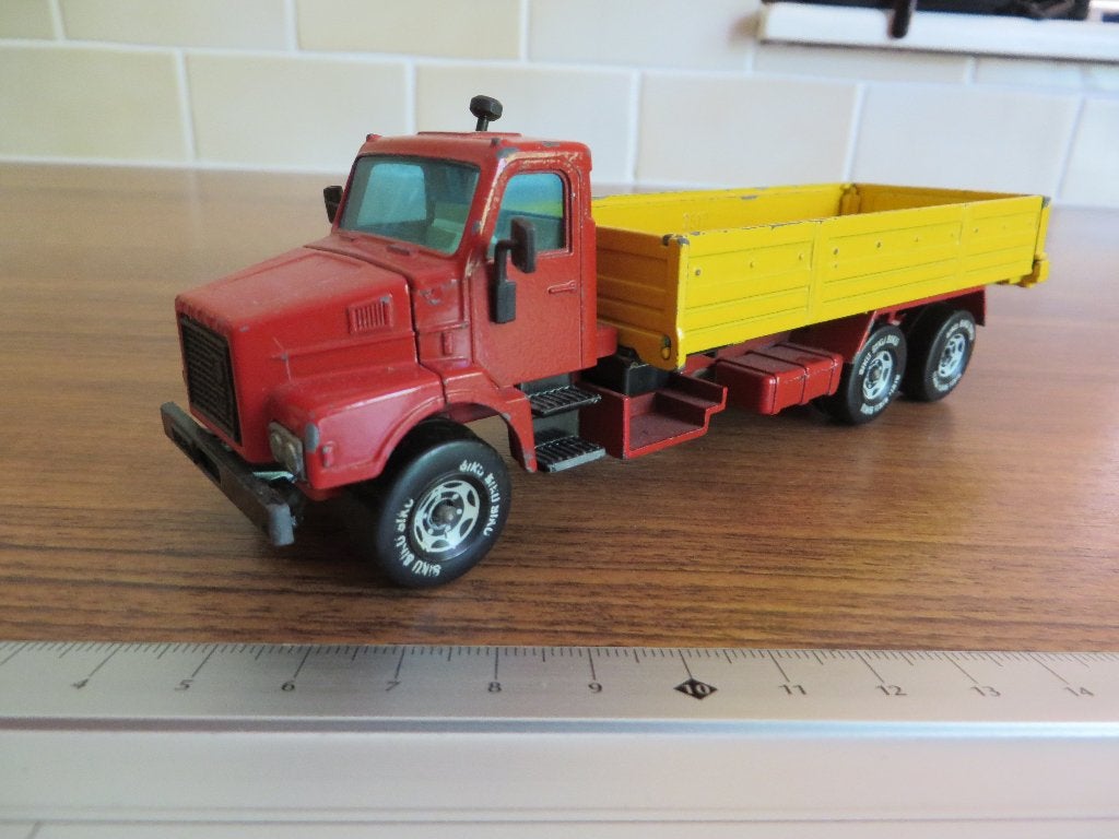 Siku Volvo12 Turbo bakwagen oldtimer, Hobby en Vrije tijd, Ophalen of Verzenden, Gebruikt, Bus of Vrachtwagen, SIKU