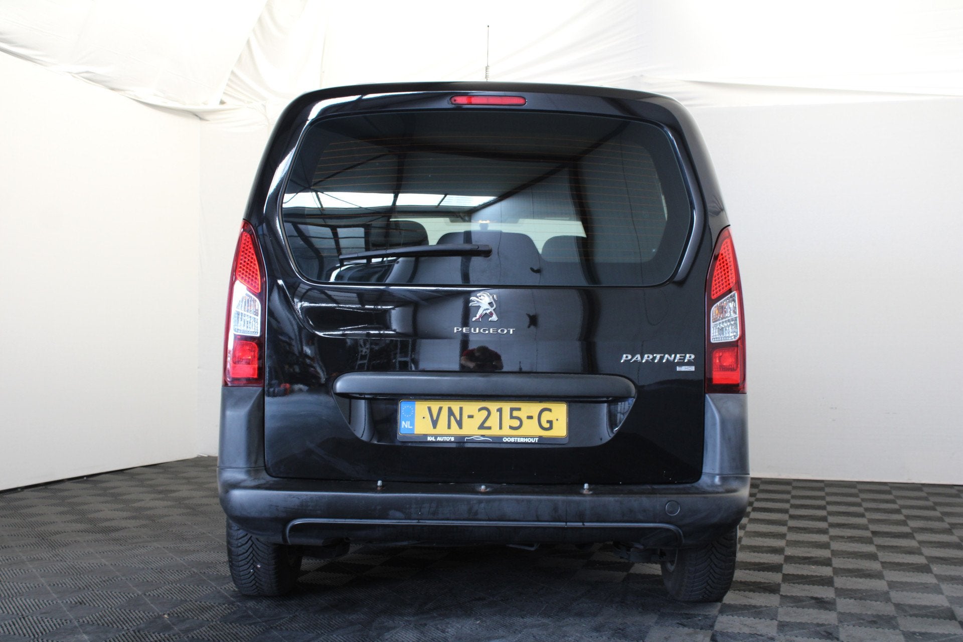 Peugeot Partner 120 1.6 e-HDI L1 2Tronic (bj 2015), Auto's, Bestelauto's, Euro 5, Stof, Gebruikt, Zwart
