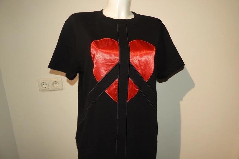 Love Moschino casual jogging jurk rood hard satijn achtig M, Maat 38/40 (M), Love Moschino, Knielengte, Gedragen