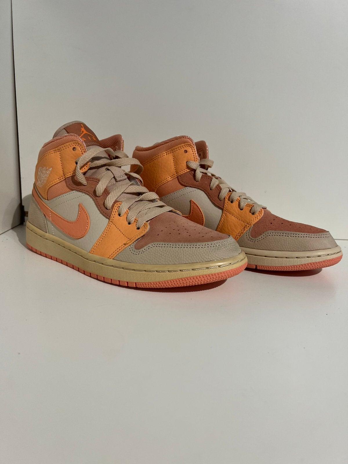 Nike Air Jordan 1 mid Apricot Orange, Overige kleuren, ., Nieuw, Ophalen of Verzenden