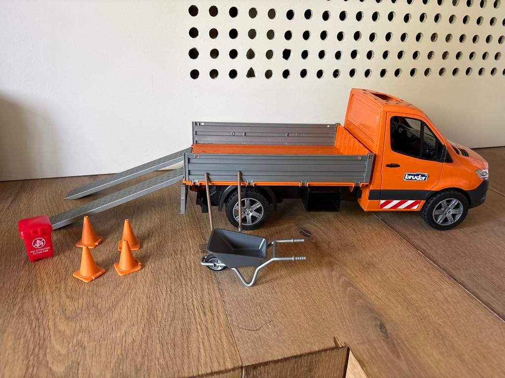 Bruder Mercedes-Benz Sprinter met accessoires, Ophalen of Verzenden, Zo goed als nieuw
