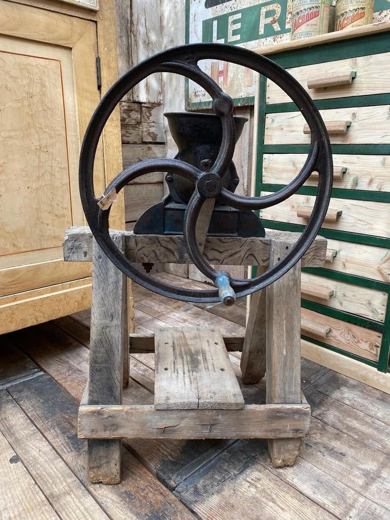 Oude Franse graanmolen molen voor graan, Antiek en Kunst, Antiek | Gereedschap en Instrumenten, Ophalen