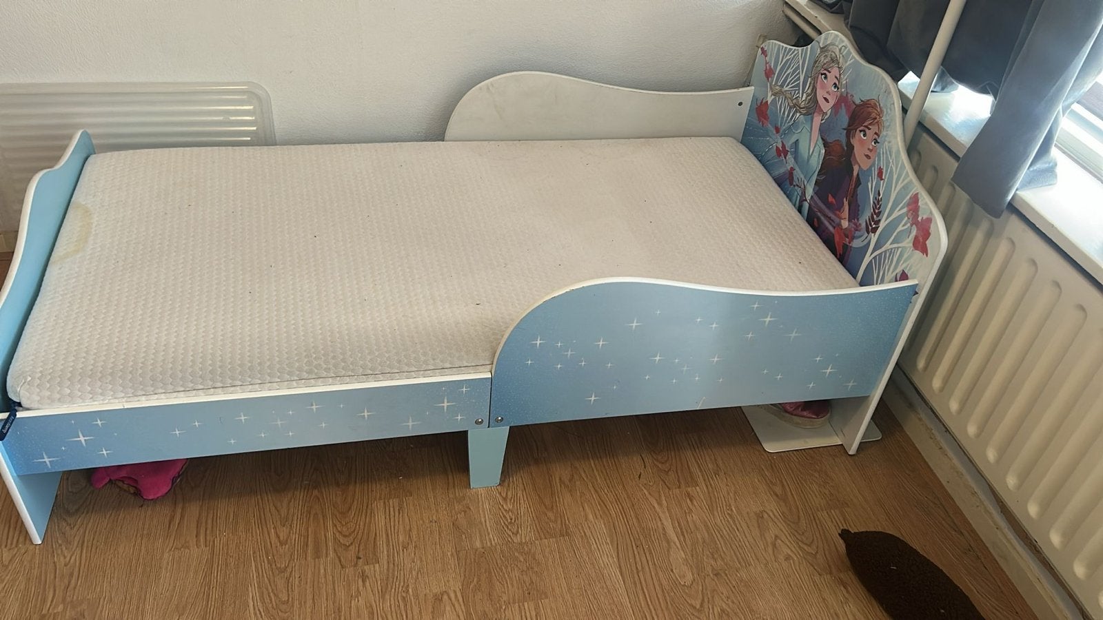 Frozen kinderbed met matras - Zo goed als nieuw, Ophalen, 70 tot 85 cm, 140 tot 160 cm, Zo goed als nieuw