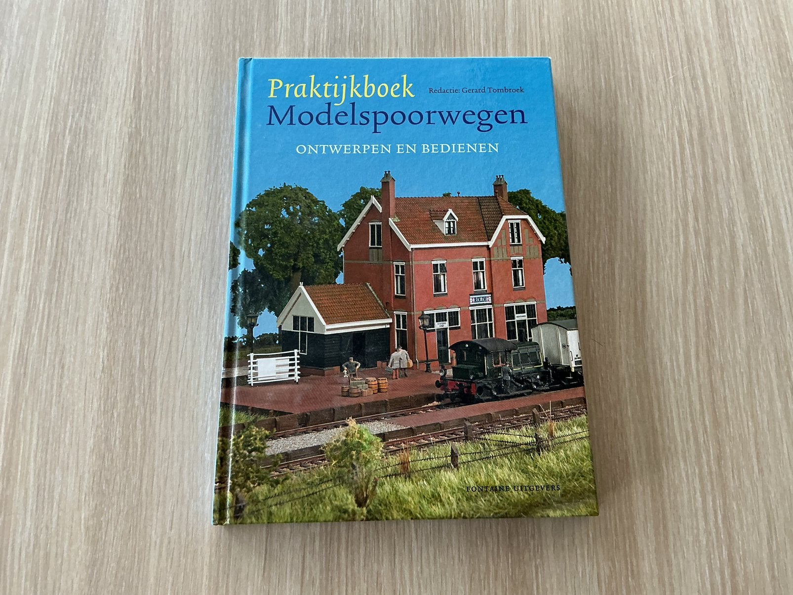 Praktijkboek ontwerpen en bedienen, Ophalen of Verzenden, Zo goed als nieuw, Trein, Boek of Tijdschrift