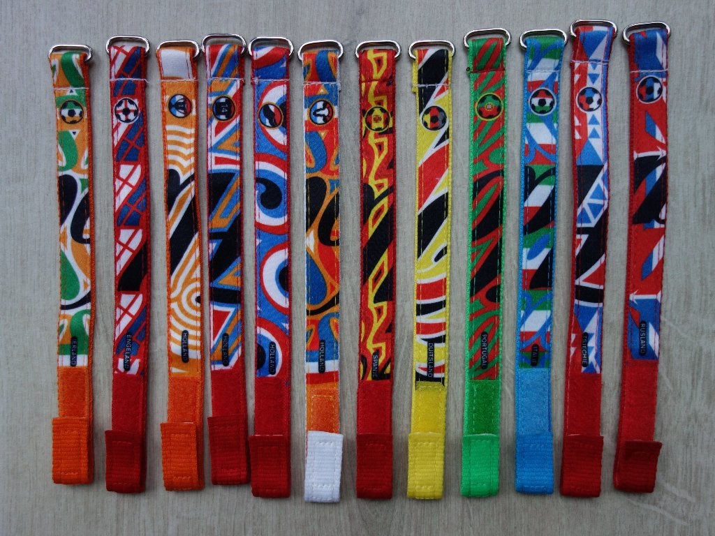 Voetbalbandjes-Juichbandjes EK 2012 - 12 stuks, Verzamelen, Sportartikelen en Voetbal, Ophalen of Verzenden, Zo goed als nieuw