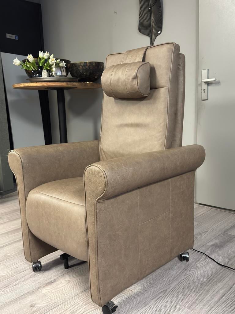 Sta op met Relax echt Leder Nieuw van €4500,-, Ophalen of Verzenden, Zo goed als nieuw, 75 tot 100 cm, 50 tot 75 cm