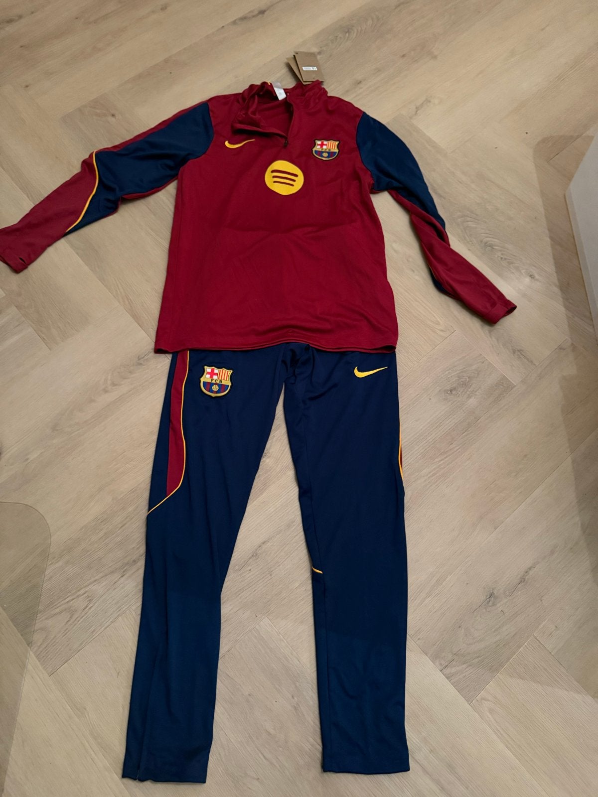 FC Barcelona Trainingspak  kids maat 18, Meerkleurig, Nieuw, Overige maten, Ophalen of Verzenden