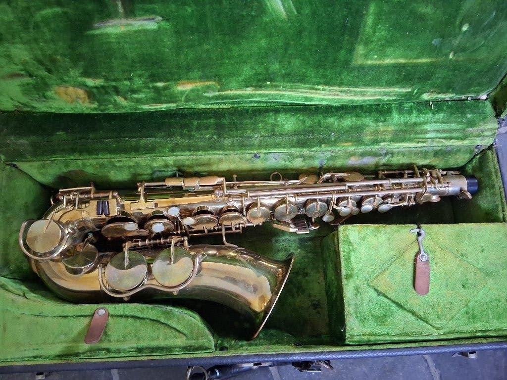 King Voll True altsaxofoon gereviseerd, Ophalen of Verzenden, Gebruikt, Alt, Met koffer
