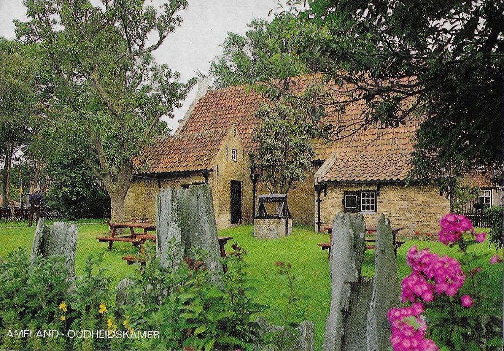 Ameland oudheidskamer ansichtkaart ( 710 ) ( 5 ), Ophalen of Verzenden, 1980 tot heden, Gelopen, Waddeneilanden