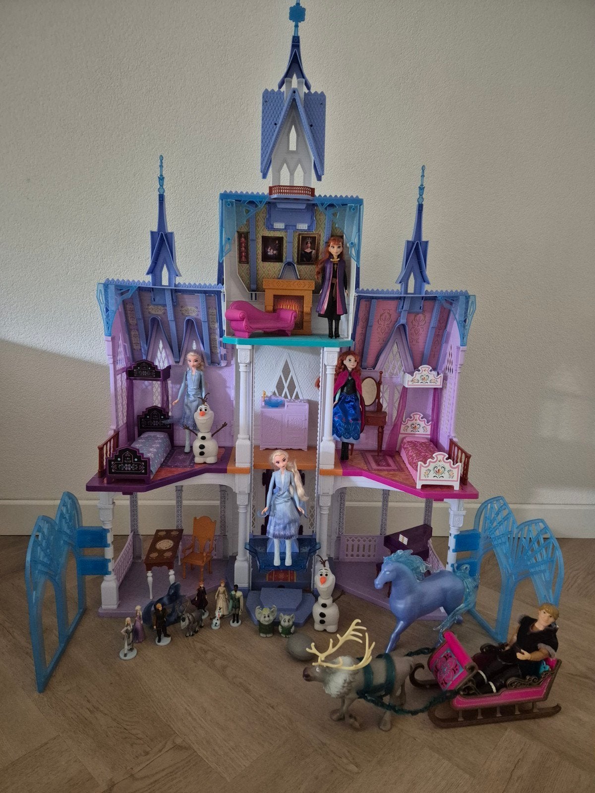 Disney Frozen Kasteel met poppen en accessoires, Ophalen, Gebruikt