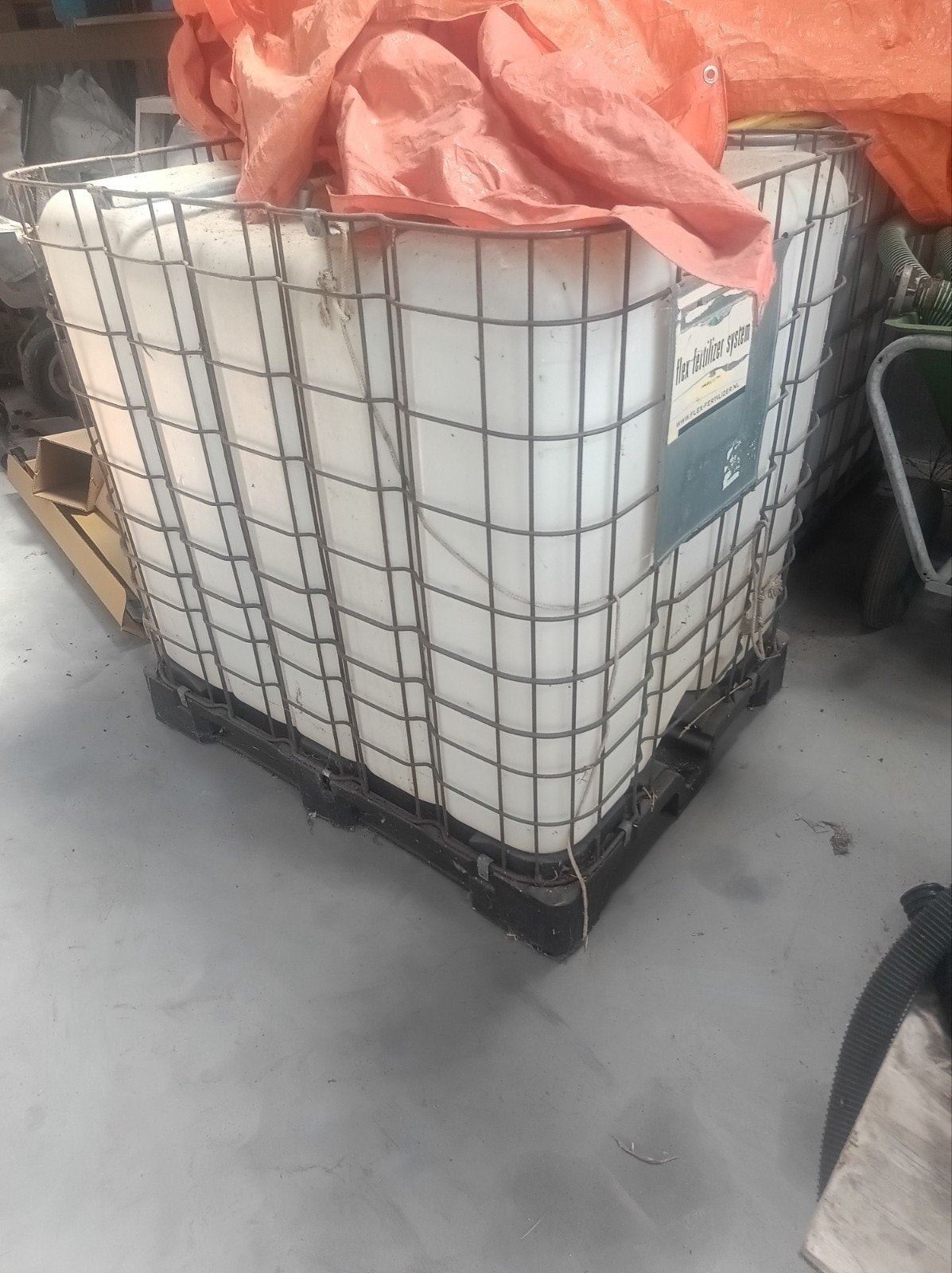 3x IBC vaten met defecte kranen, Ophalen
