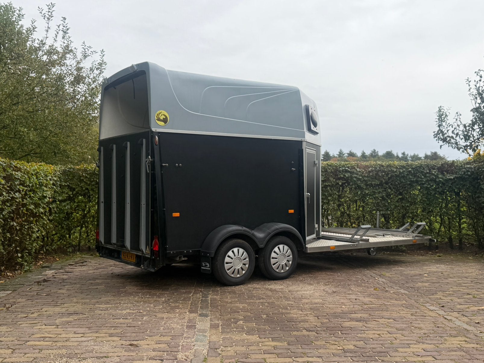 Zeer nette 2 paards humbaur mentrailer met aluminium bodem, Ophalen, Aluminium, Zo goed als nieuw, 2-paards trailer