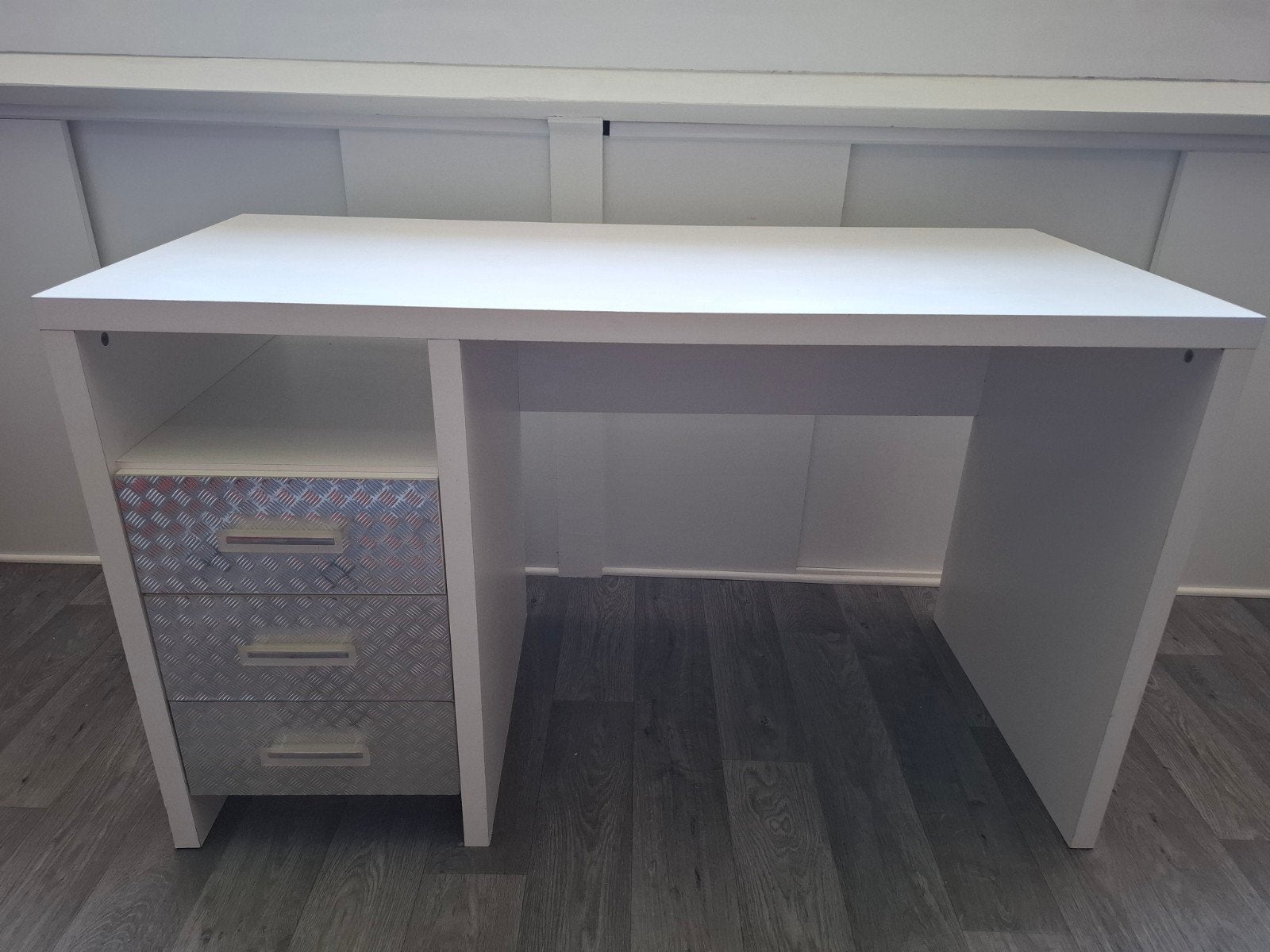 Bureau wit met lades, Ophalen, Gebruikt
