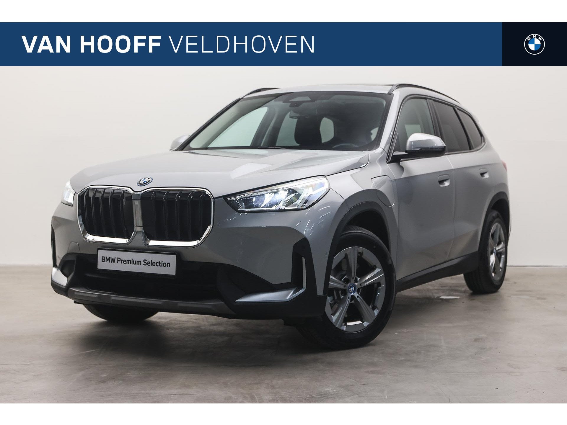 BMW X1 xDrive25e Automaat / Trekhaak / Panoramadak / Achteru, Gebruikt, Met garantie (alle), Hybride Elektrisch/Benzine, 3 cilinders