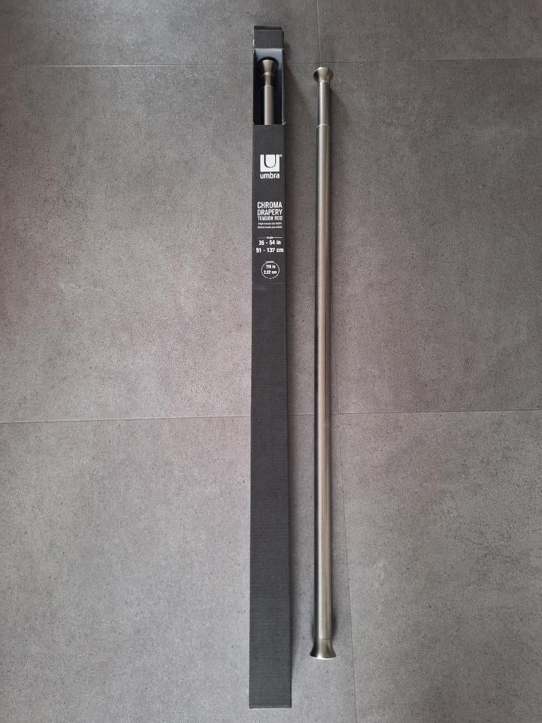 2  Umbra Chroma, 7/8" verstelbare spanning gordijnroedes, Nieuw, Ophalen of Verzenden, Minder dan 100 cm, Overige kleuren