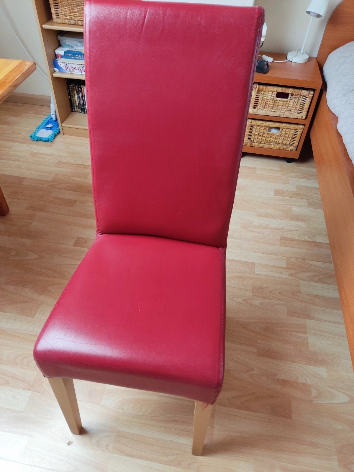Twee rode stoelen in goede staat gratis optehalen, Ophalen, Gebruikt, Twee, Leer