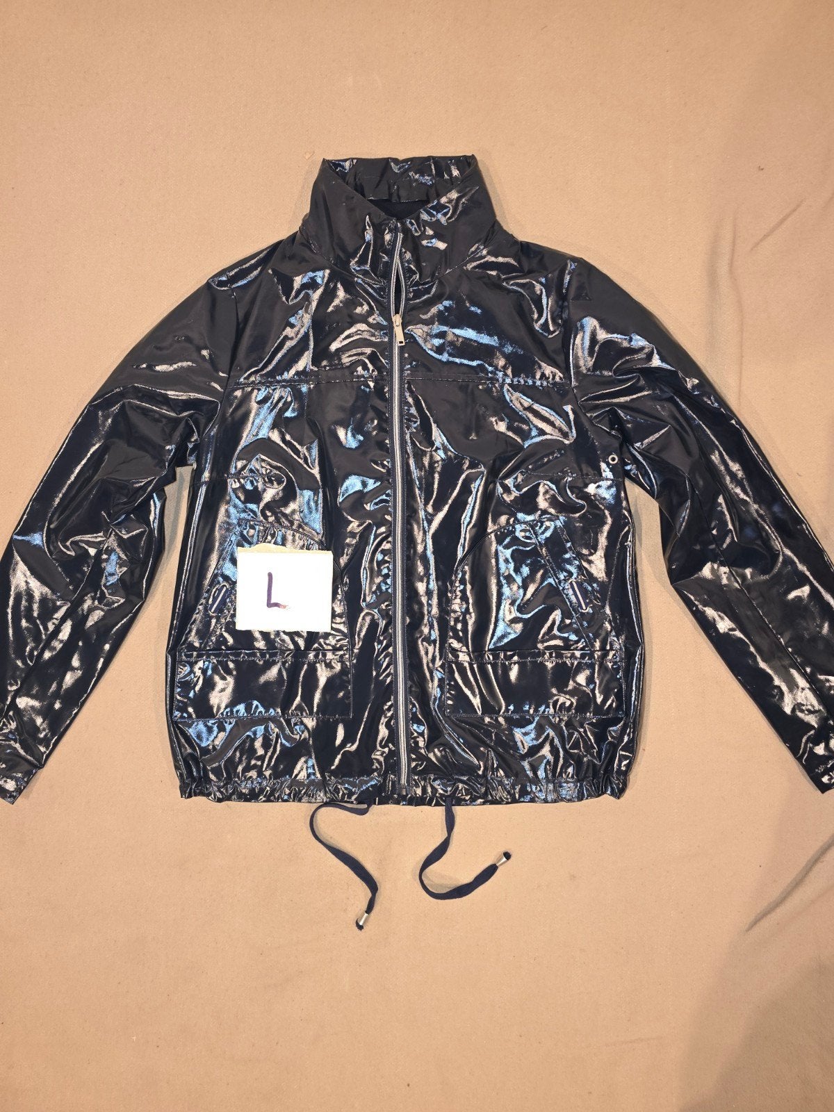 Zwarte glanzende jas maat L, Kleding | Dames, Jassen | Zomer, Maat 42/44 (L), Nieuw, Onbekend, Verzenden