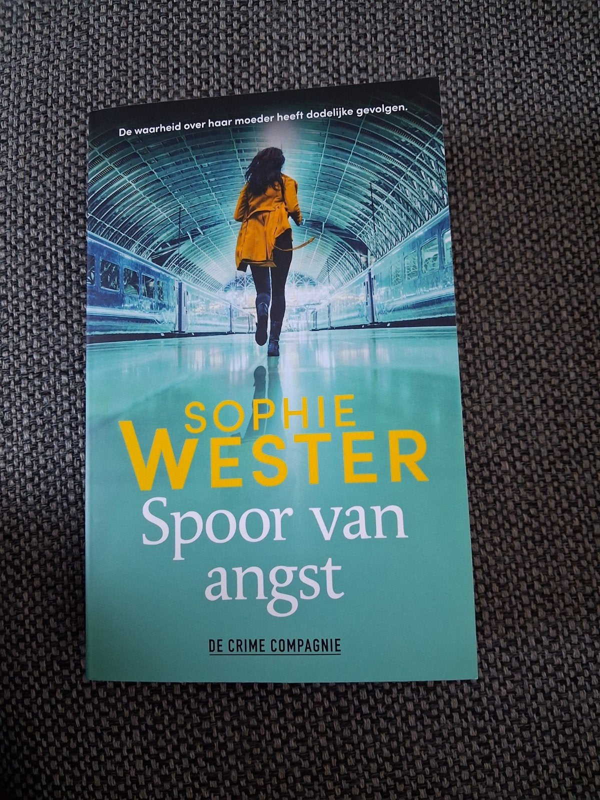 Sophie Wester - Spoor van angst (De Crime Compagnie), Ophalen of Verzenden, Zo goed als nieuw, Sophie Wester