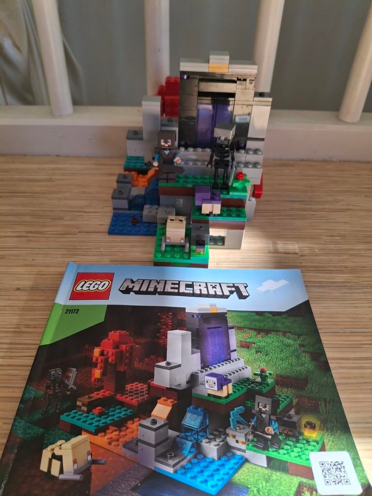 Lego Minecraft 21172 Ruined Portal compleet n boekje, Minecraft, Lego, Ophalen of Verzenden, Zo goed als nieuw