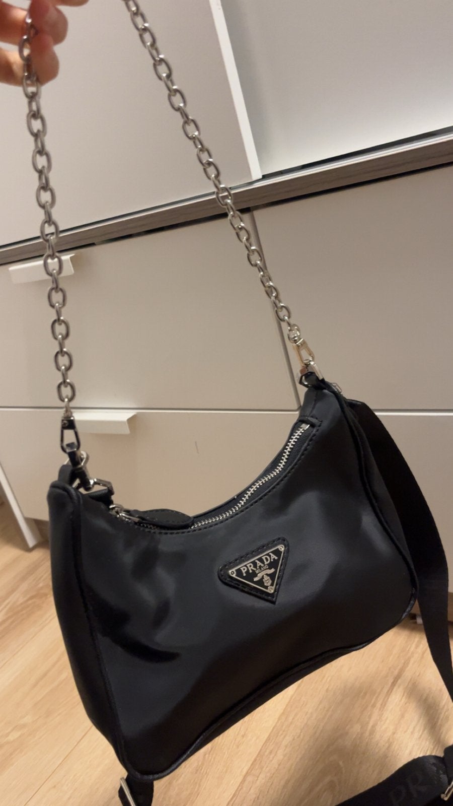 Prada Re-Edition 2005 Schoudertasje Zwart, Ophalen of Verzenden, Zo goed als nieuw, Zwart, Schoudertasje