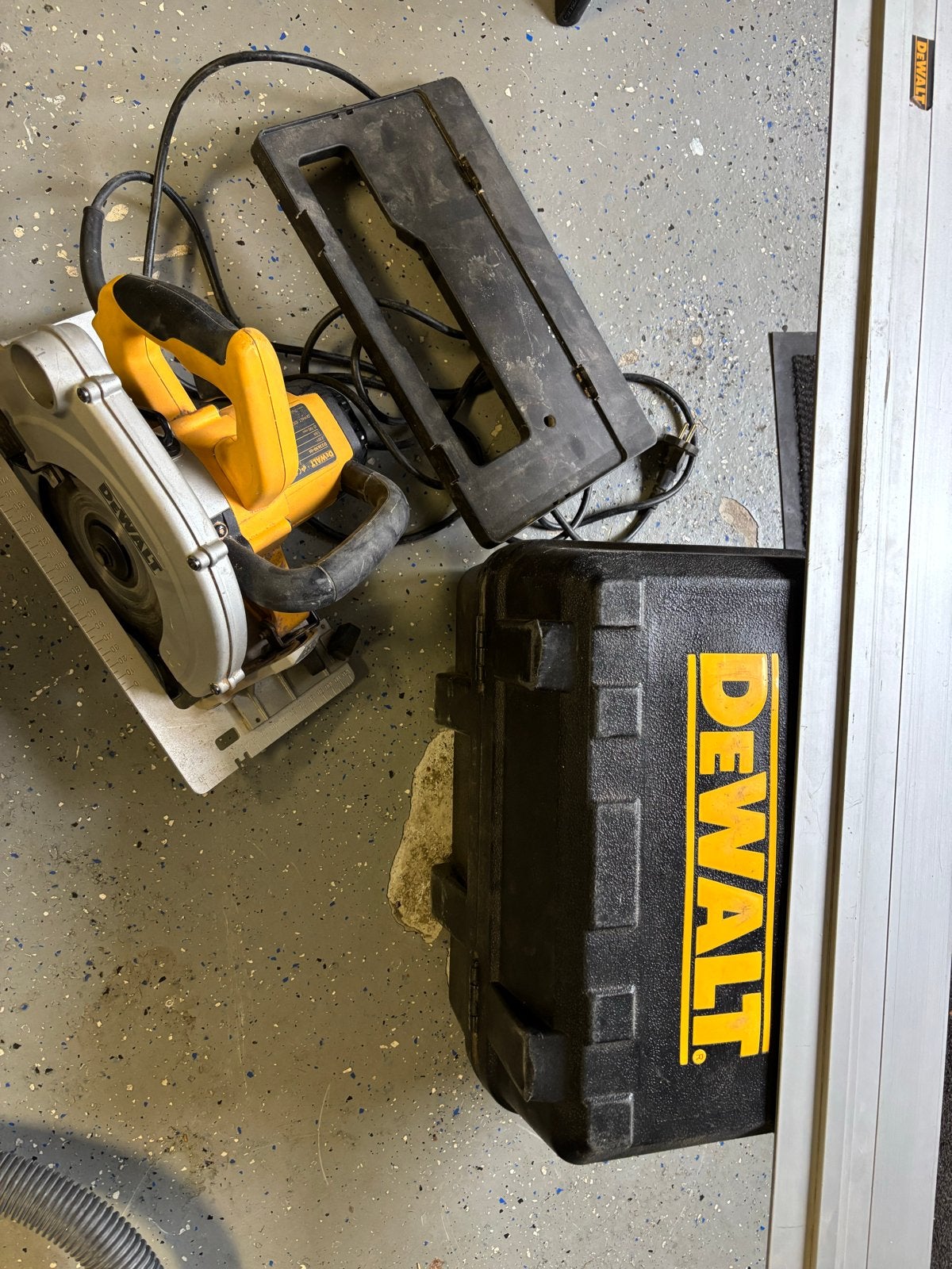 DeWalt Cirkelzaag met Geleiderail 150cm, Ophalen, Gebruikt, Cirkelzaag, 30 tot 70 mm