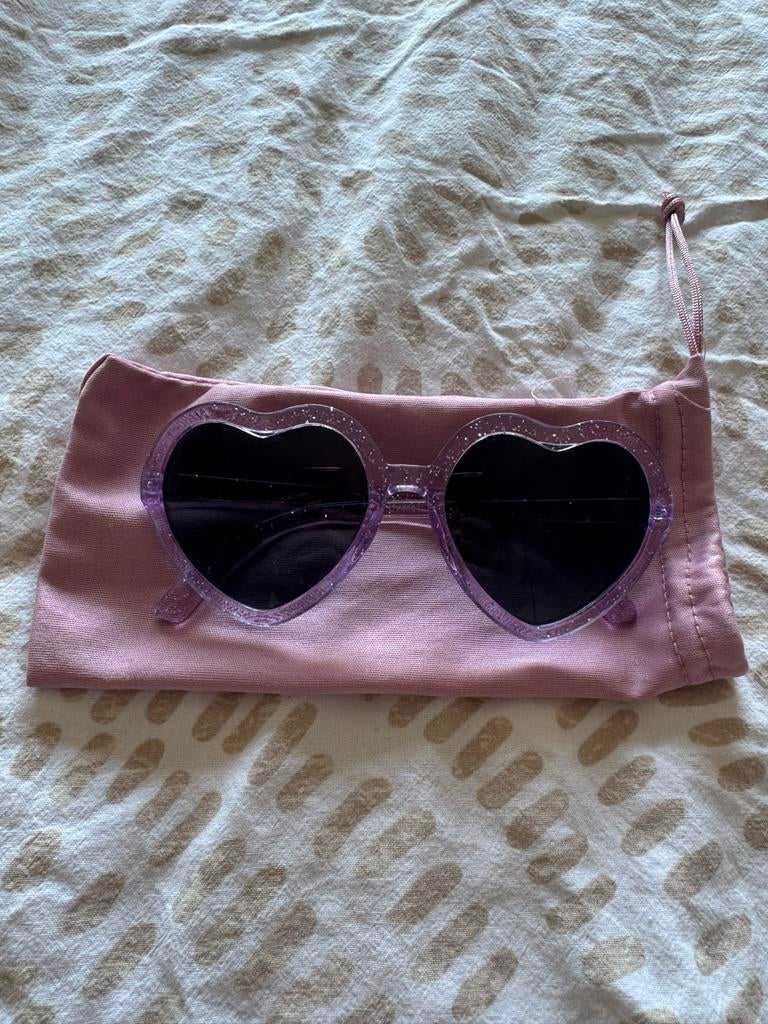 Leuke paarse hartjes zonnebril met glitter - Gratis, Ophalen of Verzenden, Zo goed als nieuw