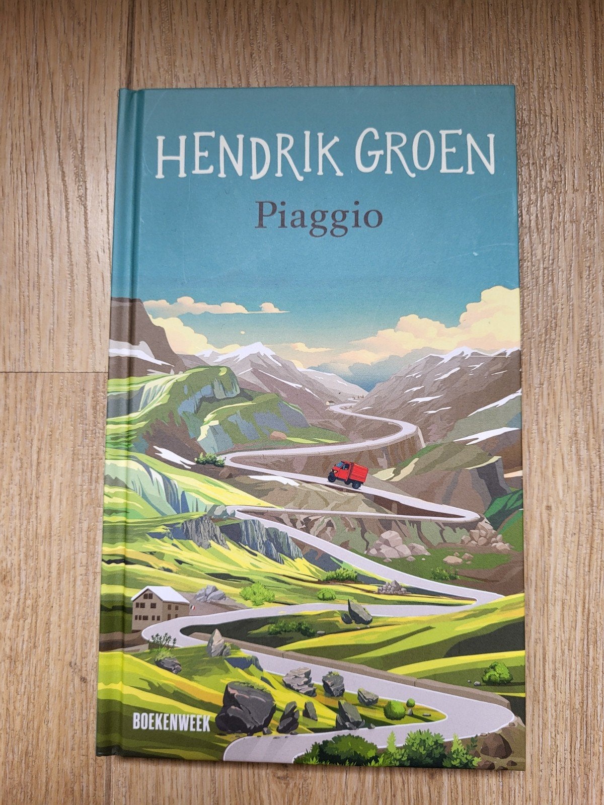 Hendrik Groen - Piaggio - Met de auto door Italië, Gelezen, Hendrik Groen, Ophalen of Verzenden, Nederland