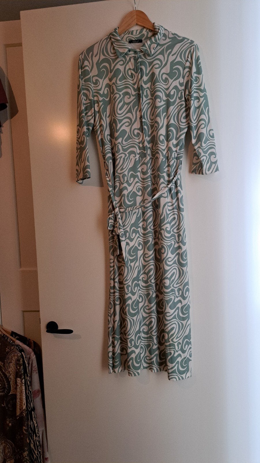 Vera Jo Amsterdam jurk met abstracte print, Maat 38/40 (M), Ophalen of Verzenden, Zo goed als nieuw, Knielengte