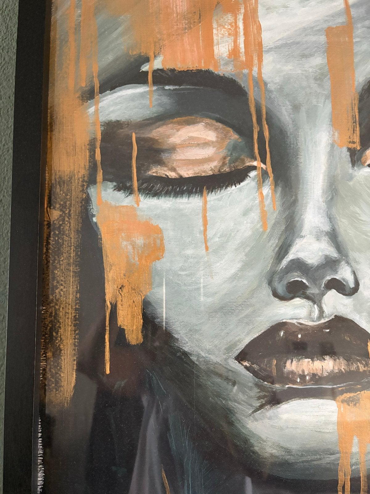 Modern Portret Schilderij - Vrouw met Gouden Accent, Acrylverf, Ophalen of Verzenden, Gesigneerd, Overige materialen